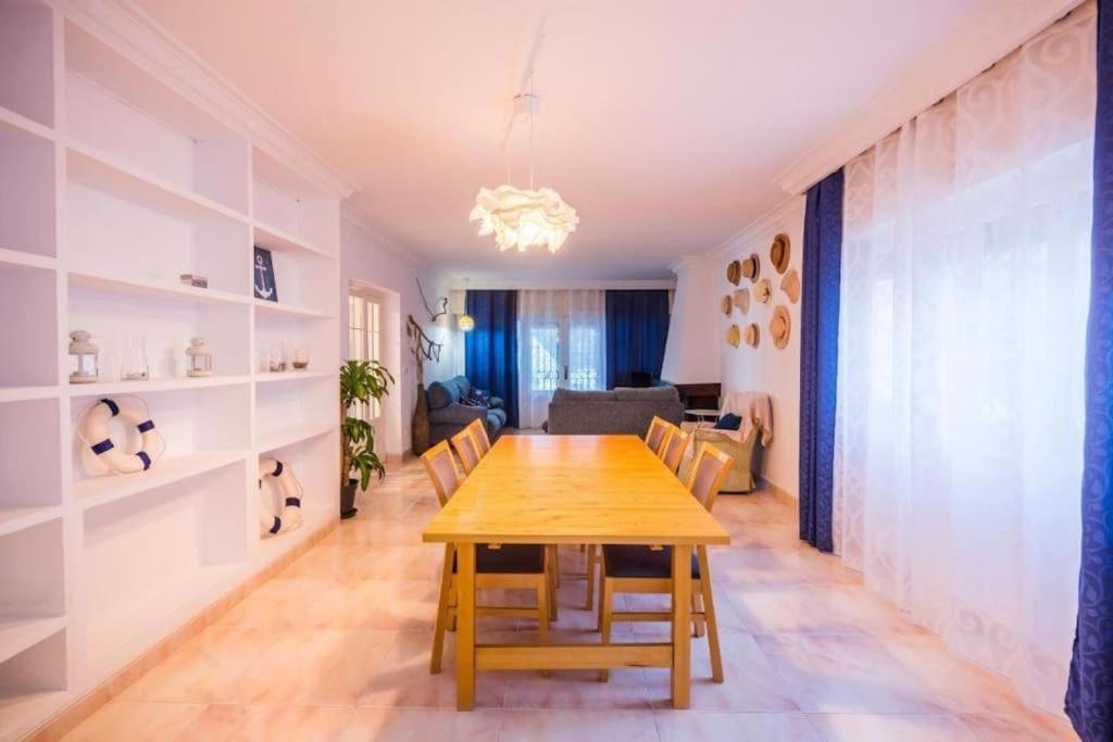 Chalet En Aguadulce Con Piscina Privada Bagian luar foto